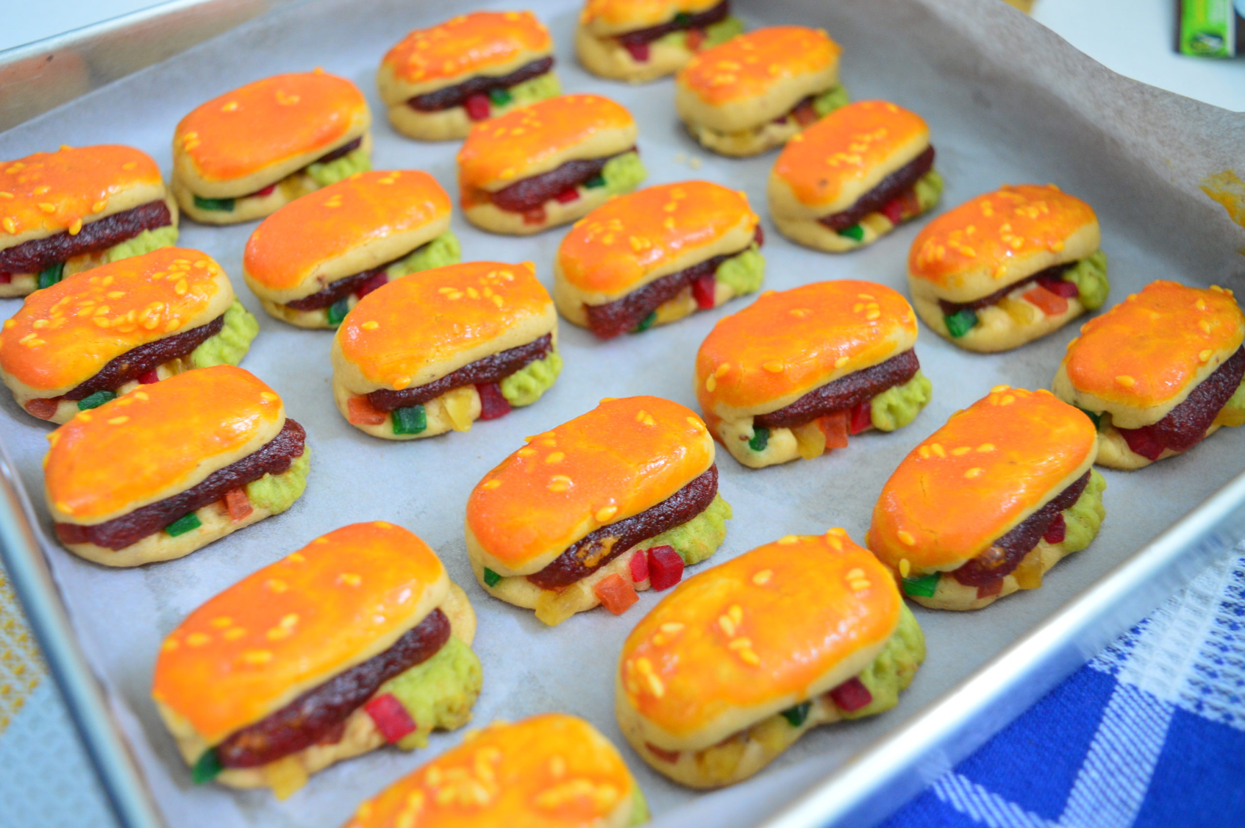 Kue Nastar Lumer Bentuk Jambu Mente dan Hot Dog - The 